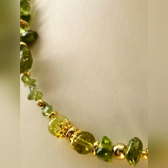 Sweet Green Peridot Nugget Bohemian Assymetrical Gold Necklace Or Choker - Picture 5 of 9